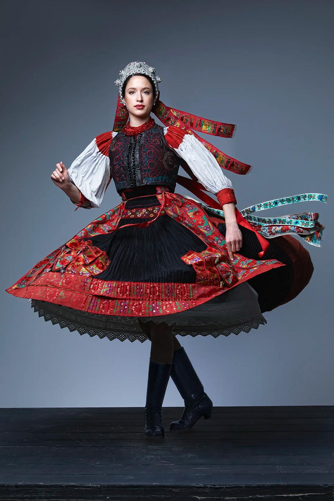 Kacsó Hanga wide shot